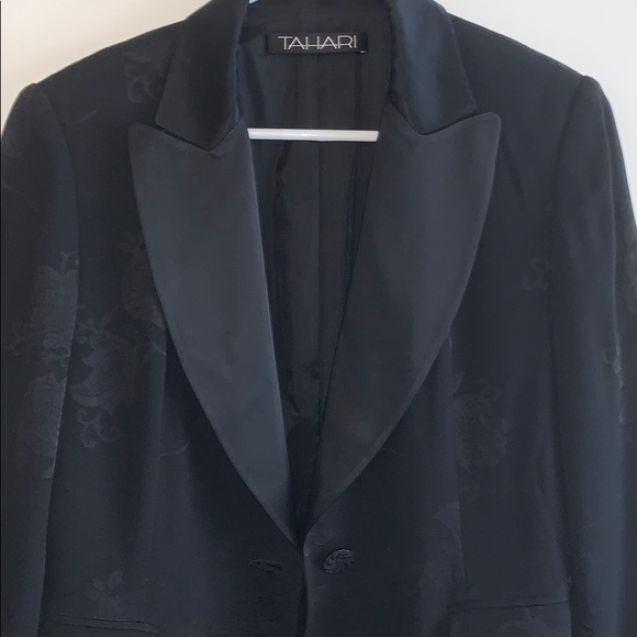 Beautiful black Tahari blazer - Picture 2 of 7